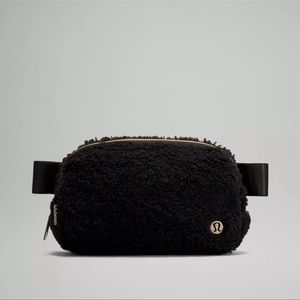 Lululemon Everywhere Belt Bag Fleece